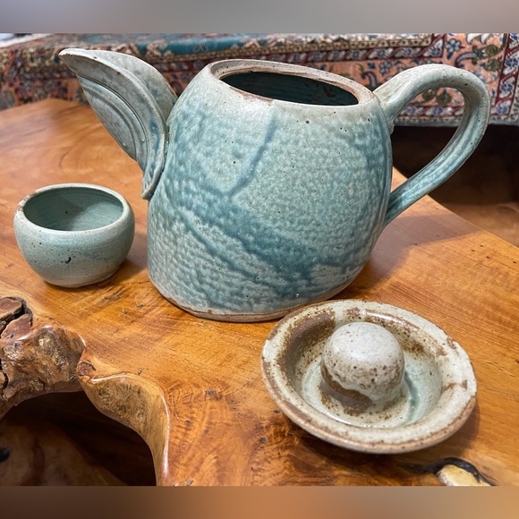 The Rusty Chai Tea Rare Unique Vintage Art Pottery Green
TeaPot Artist Signature - Picture 8 of 15